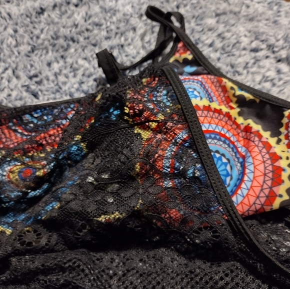 Bathing suit top or workout - Picture 2 of 3